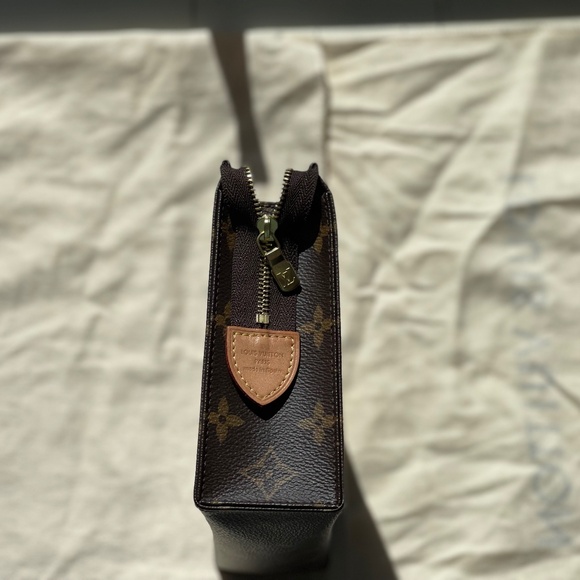 Louis Vuitton Toiletry - Poche Toilette 19 - Picture 4 of 11